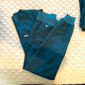 Figs Caribbean Blue scrub set